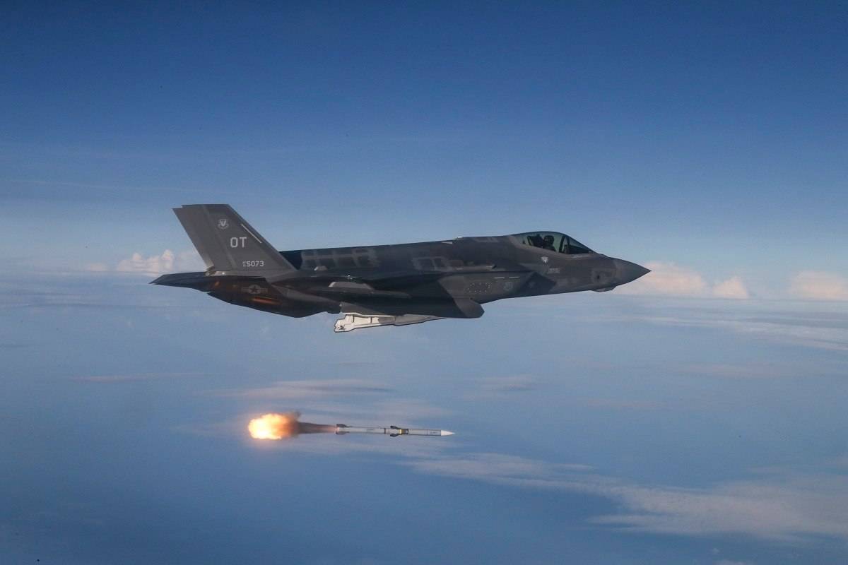 F-35 с ядерной бомбой: предположения сбываются