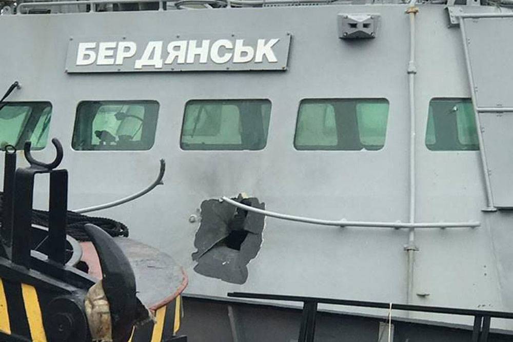 Опубликовано фото повреждений одного из украинских кораблей-нарушителей