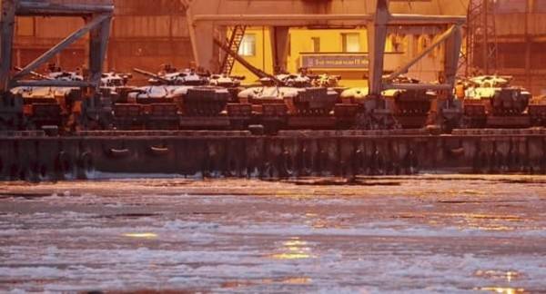 В порт Мариуполя перебросили "непростые" Т-64БВ ВСУ