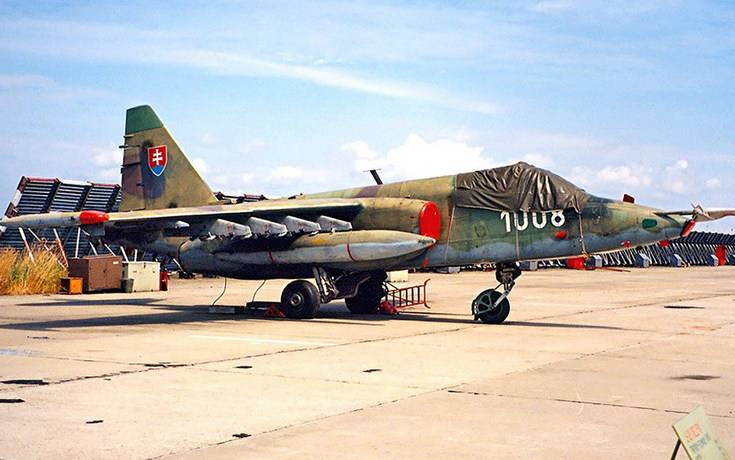 Штурмовик Су-25 разбился в Армении. Пилоты погибли
