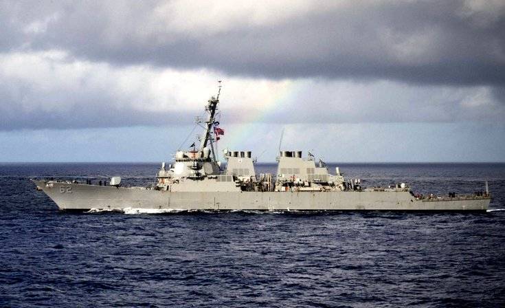 Минобороны: Проход эсминца США – пшик. Он шел в 100 км от границ