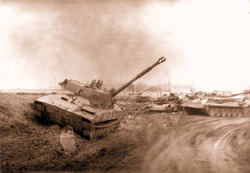 Первая чеченская: на поле застыли сотни подбитых танков и бронемашин
