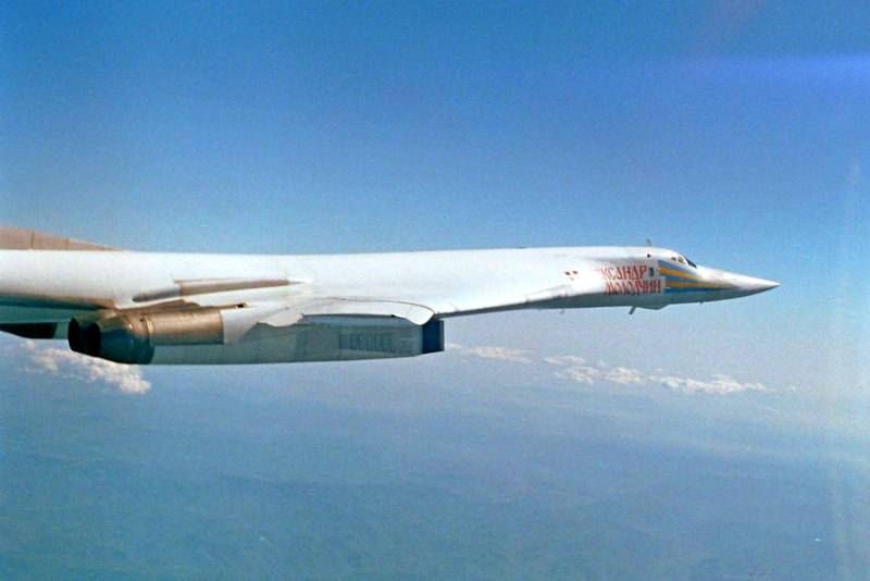Пощекотать нервы США: Ту-160 десять часов кружили над Карибским морем