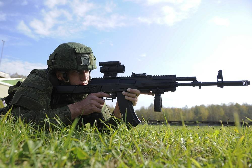 "Калашников" начал поставки: АК-12 постепенно заменит в армии России АК-74М