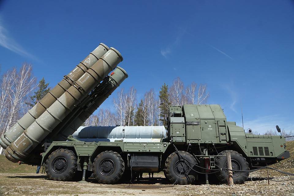 Захват и уничтожение: С-300 отразили «массированный ракетный удар» в ЦВО