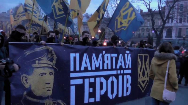 Ради героизации пособников нацизма на Украине перепишут учебники