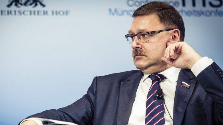 Косачев назвал абсурдными обвинения Украины в подготовке химатаки Россией