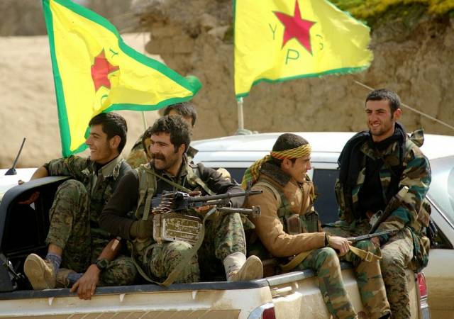 Курды покидают Манбидж, город переходит под контроль САА