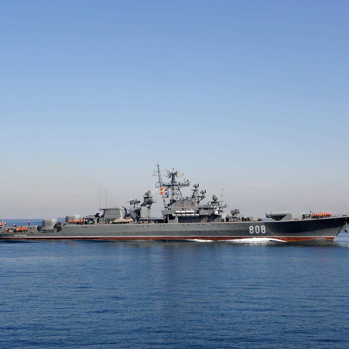 «Пытливый» взял на контроль действия USS Fort McHenry в Чёрном Море