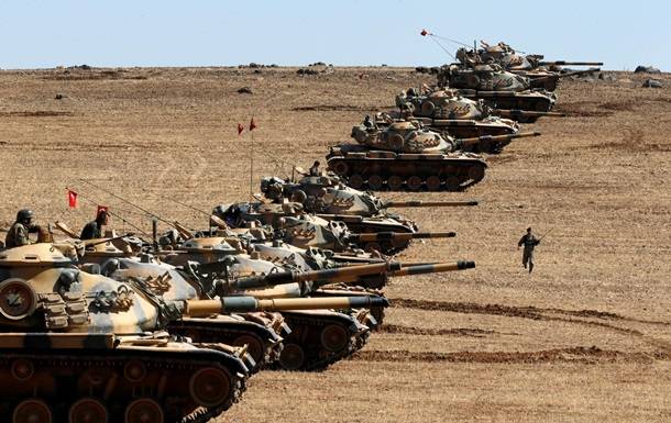 Операция в Манбидже: Турция стягивает военную технику к границе