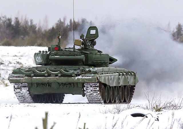 В Бурятии экипажи Т-72Б на полигоне Бурдуны отработали танковую карусель