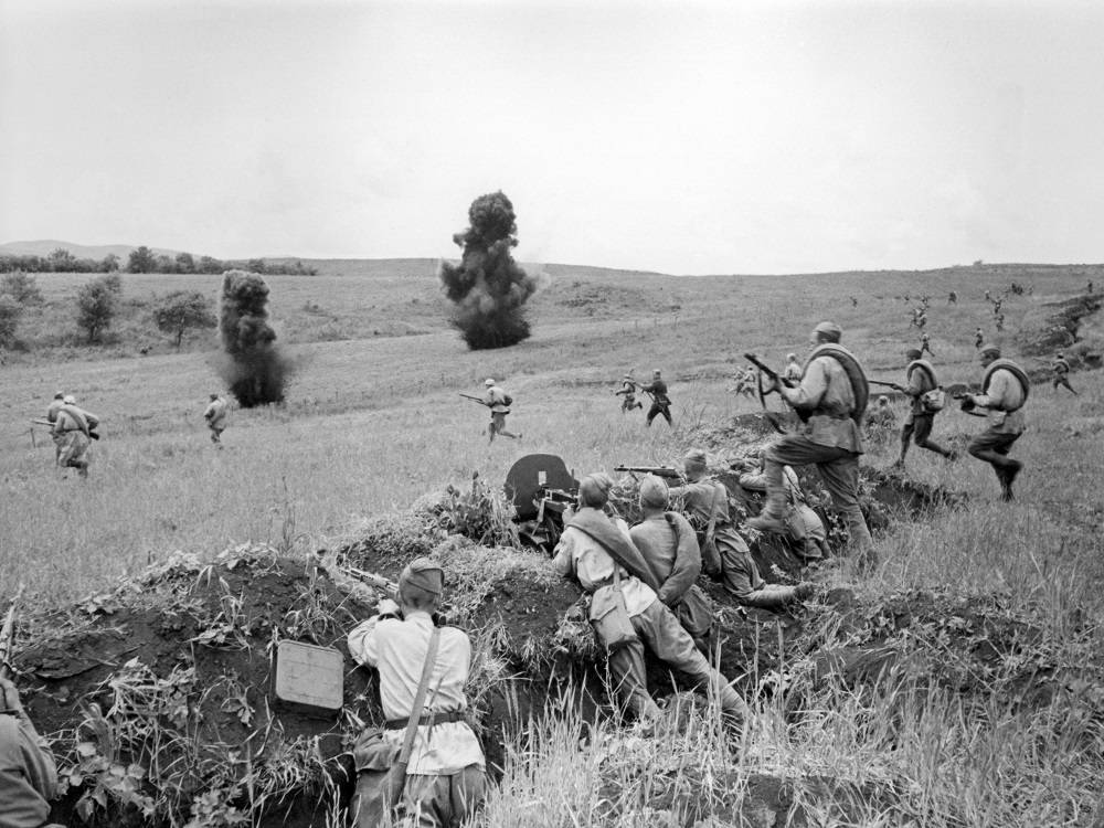 Когда у немцев заиграла "Катюша", советские солдаты агрессивно атаковали