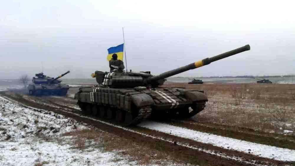 ВСУ подводят танки к линии соприкосновения на Донбассе