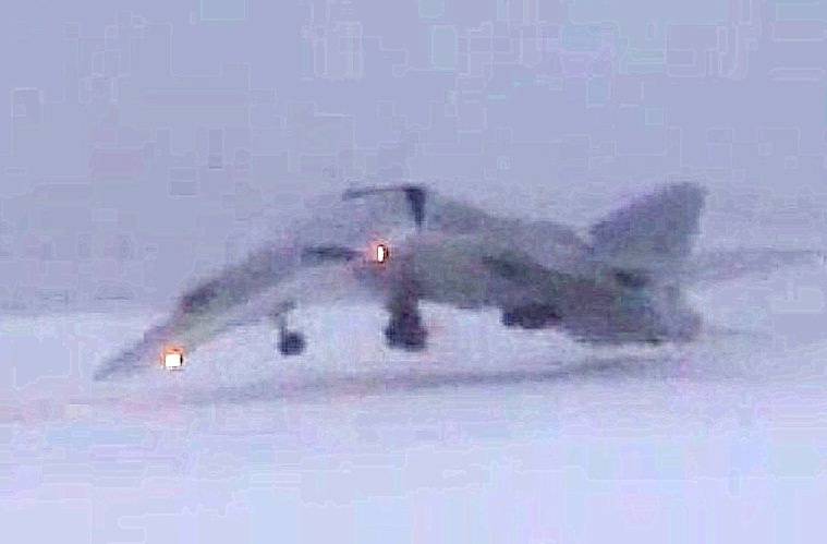 Авиаэксперты прокомментировали видео падения Ту-22М3 в Оленегорске