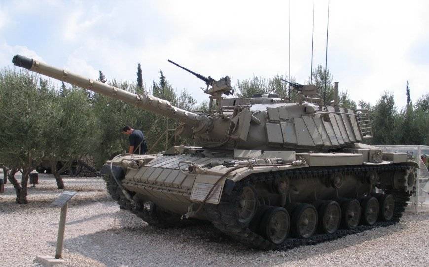 «Старики» пойдут в бой: танки США M60 получат новую броню и мощную пушку