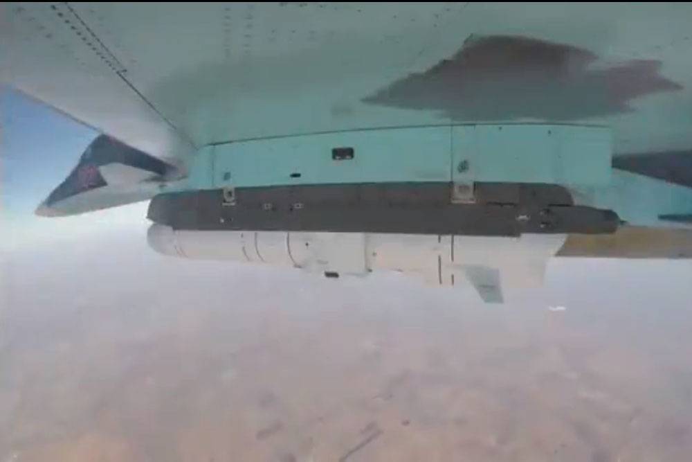 Без промаха: Су-34 разнес объект террористов ракетой Х-35
