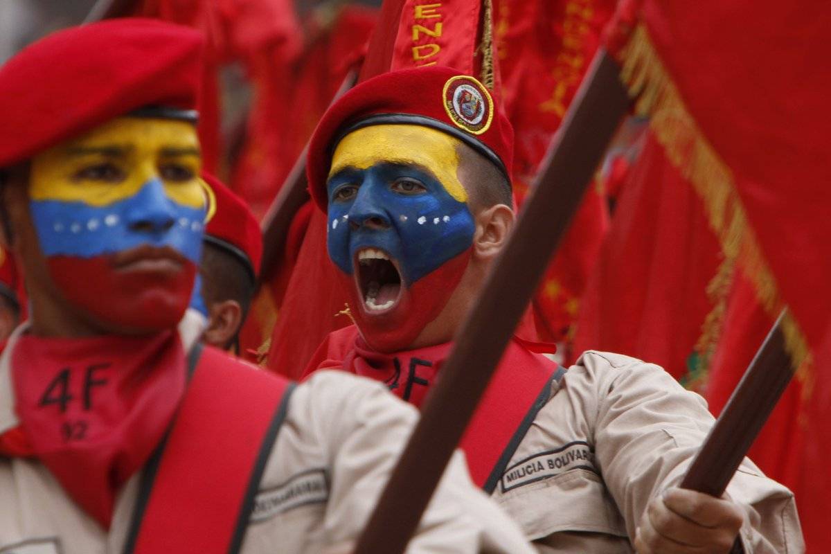 Мадуро начал формировать ополчение численностью 2 млн человек