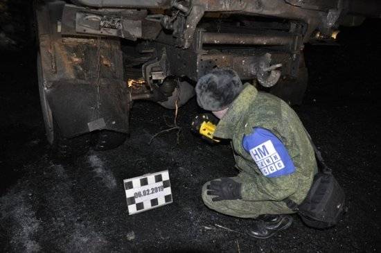 ВСУ на Донбассе уничтожили автомобиль Красного Креста