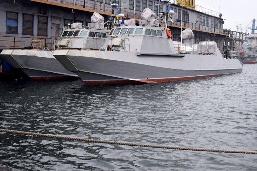 Два украинских десантных катера пойдут в Азовское море