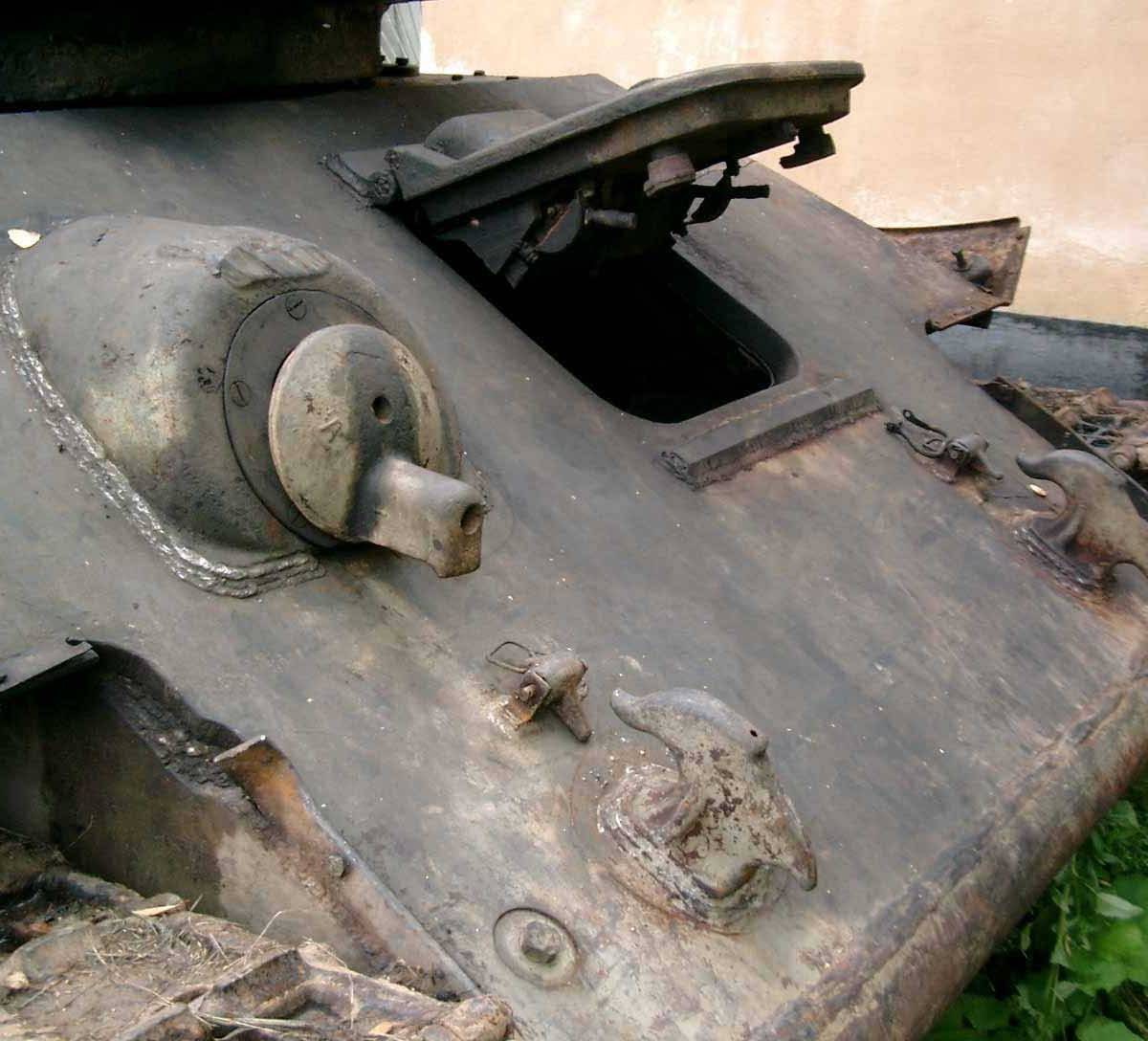 Открытый люк мехвода Т-34-76 – залог успеха или причина гибели?