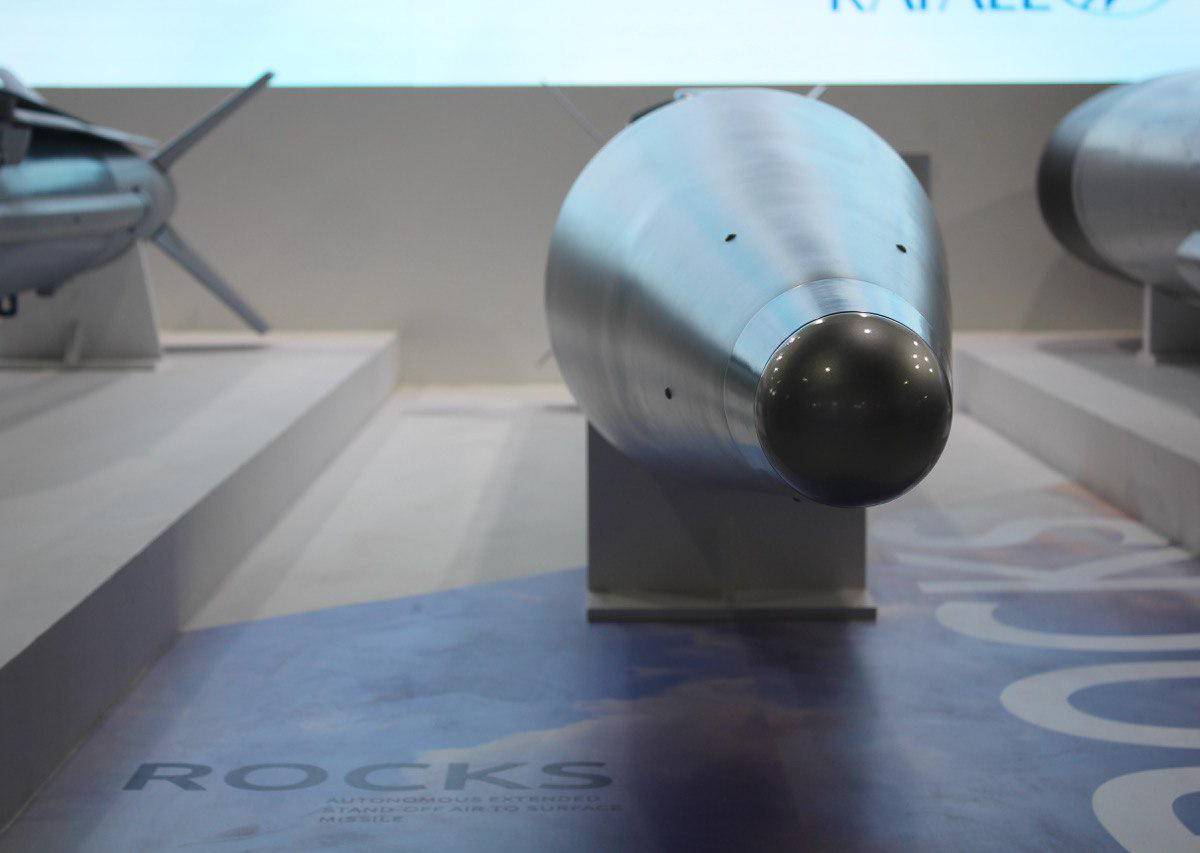 Израиль показал новую сверхзвуковую бетонобойную ракету Rocks