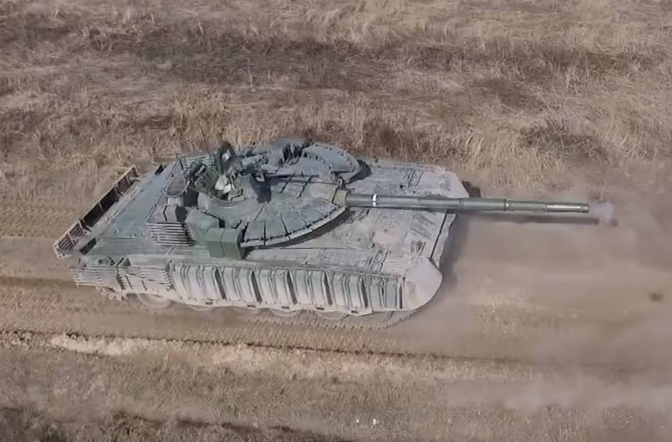Появилось фото танка Т-80БВМ с усиленной защитой