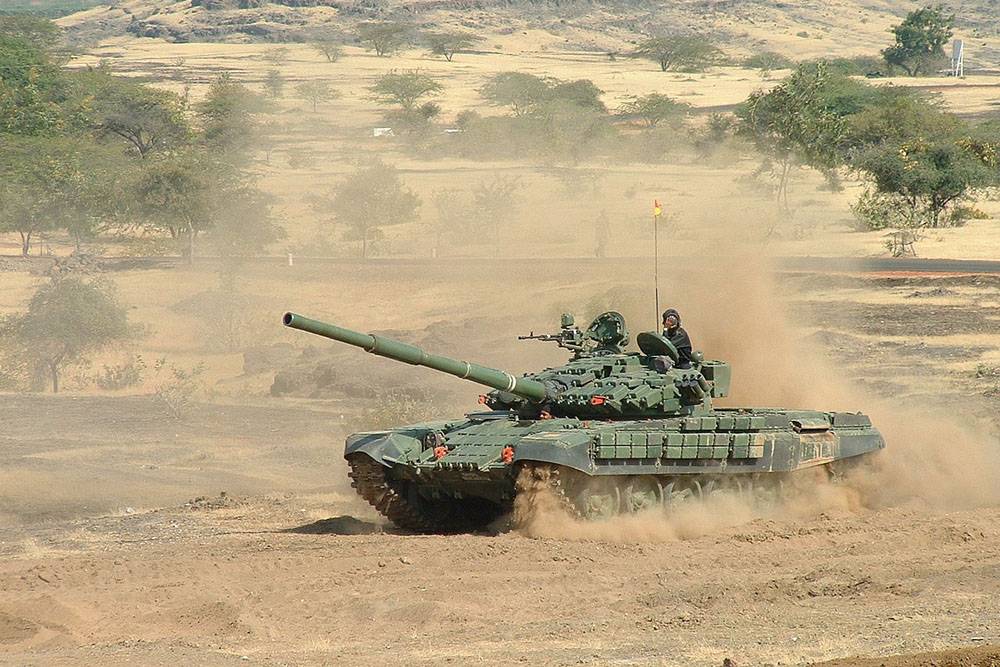 Обострение ситуации: Индия и Пакистан перебрасывают танки к границе