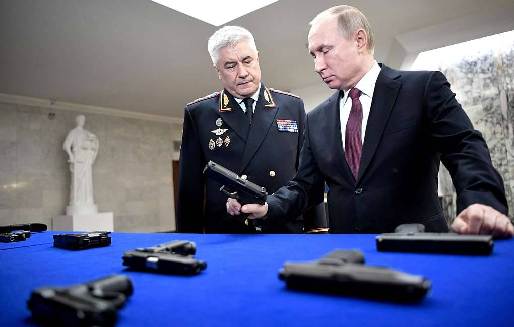 Путин осмотрел образцы нового российского вооружения