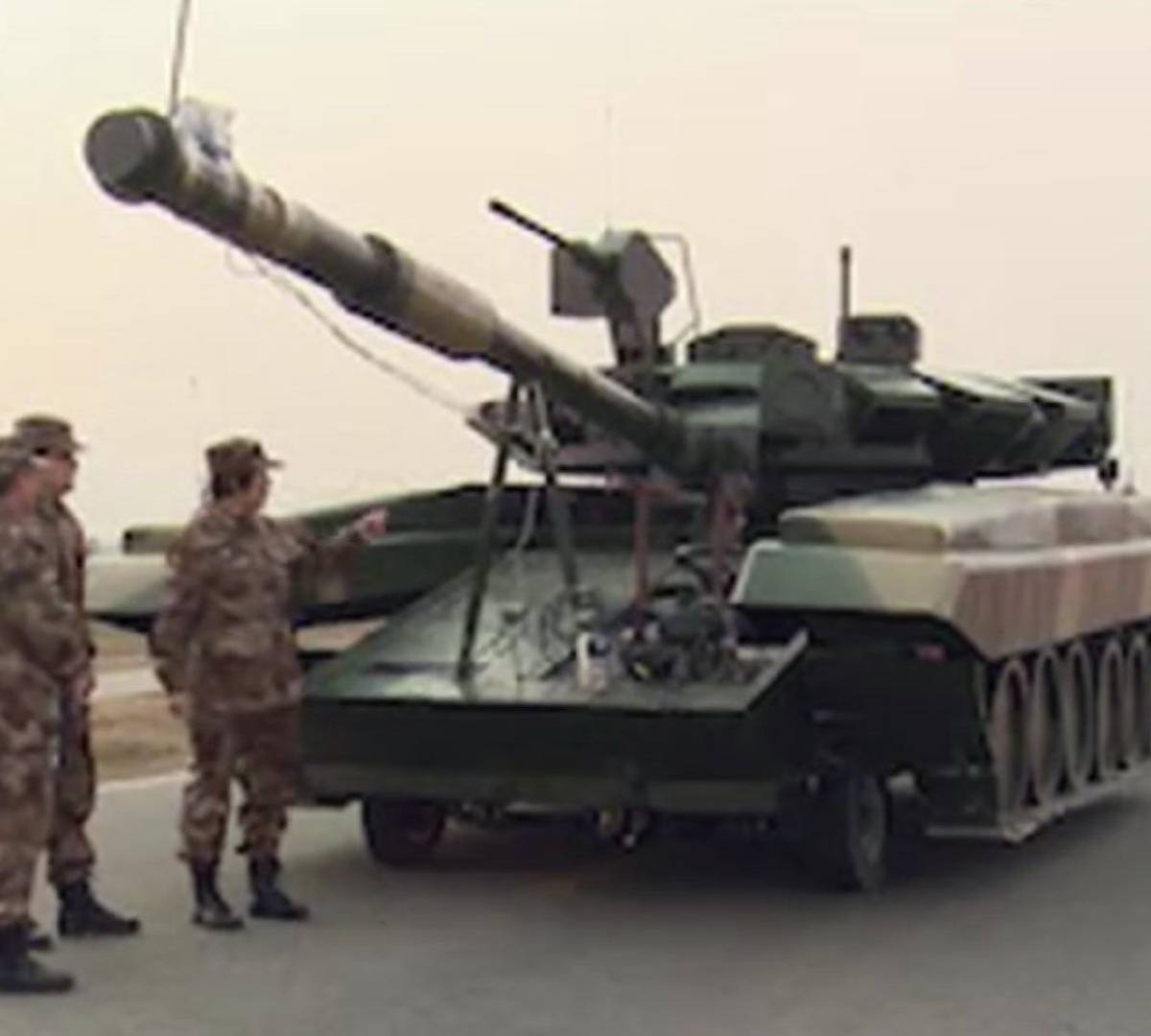 Взяли на прицел: китайские военные учатся уничтожать индийские Т-90С