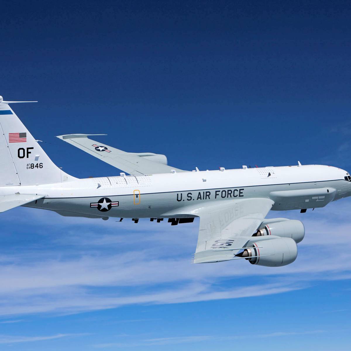Военный самолет США RC-135V Rivet Joint  провел разведку у запада России