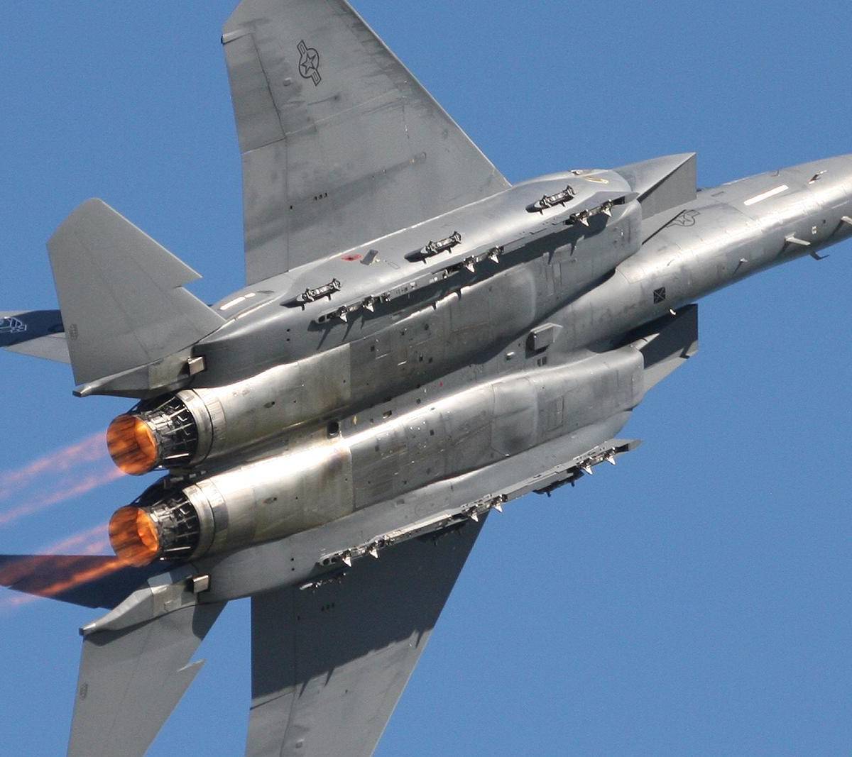Американским носителем гиперзвукового оружия станет обновленный старичок F-15...