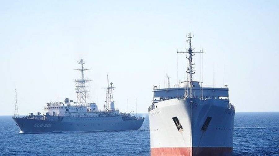 Военные корабли РФ взяли под контроль буксир ВМС Украины в Азовском море
