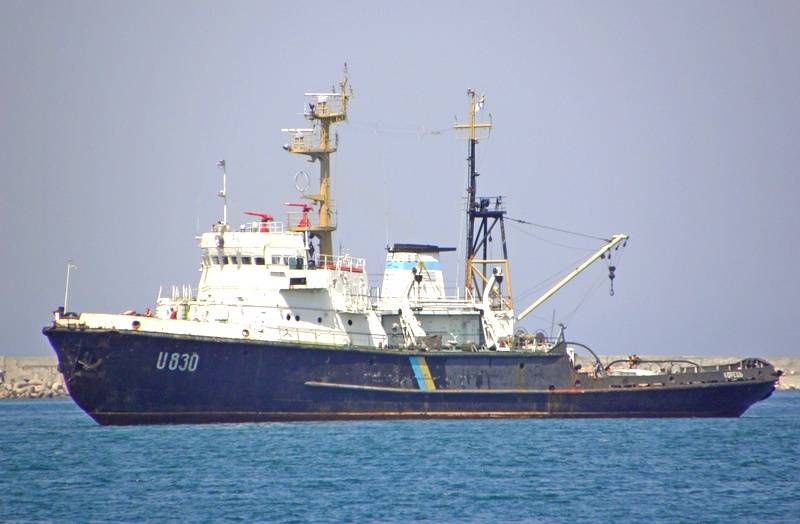 Буксир и «лимонки». Как ВМС Украины маневрировали в Азовском море