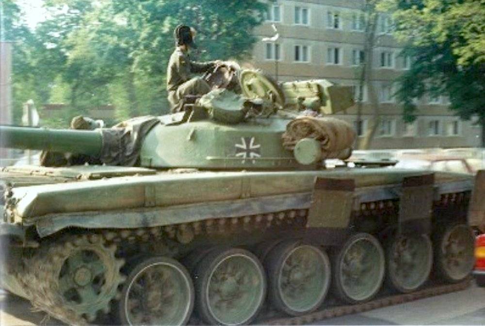Свой среди чужих: фото Т-72 с крестами бундесвера появились в Сети