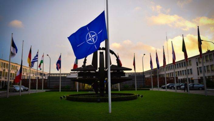В США утверждают, что «жизнь без НАТО» приведет к коллапсу в Европе