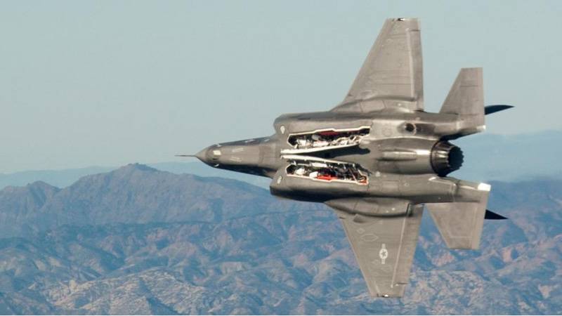 «Вьетнамский сценарий»: F-35 в небе над Россией будет не одинок