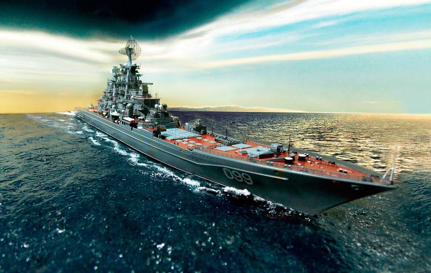 Уничтожить авианосец и базу ВМФ: у крейсеров РФ есть "козыри" против врага