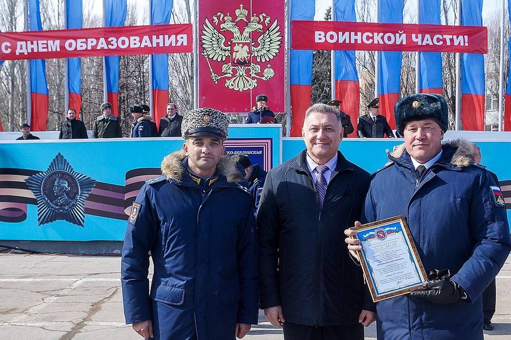 Офицер, которого украинские пропагандисты похоронили в Сирии, вручил наград