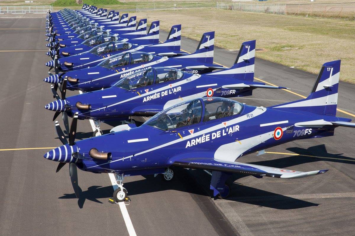 Франция получила все заказанные учебно-тренировочные самолеты Pilatus PC-21