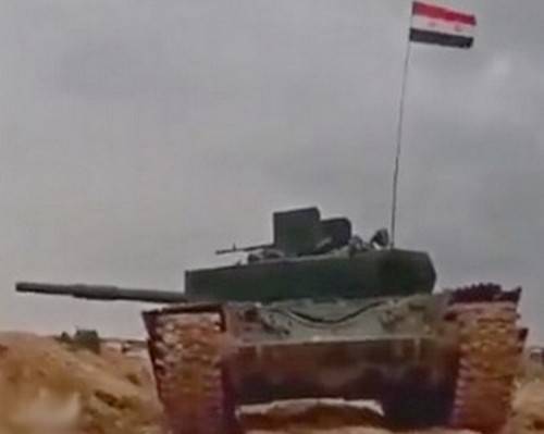 В Сирии замечен Т-72 с непривычно "квадратной башней"
