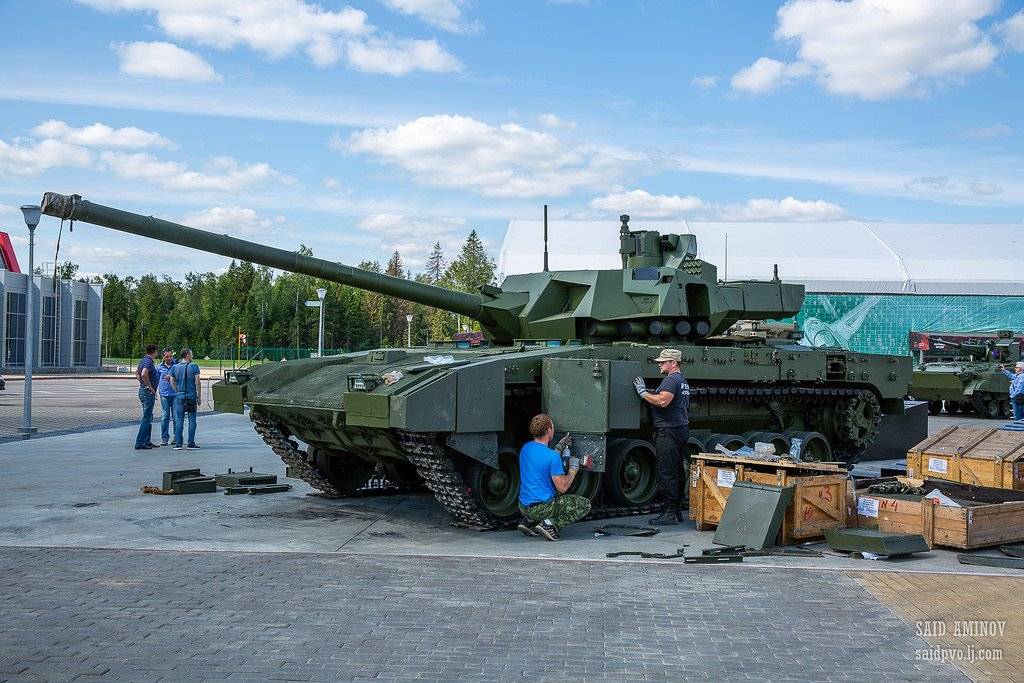 Непробиваемый: защиту танка Т-14 "Армата" высоко оценили в Индии