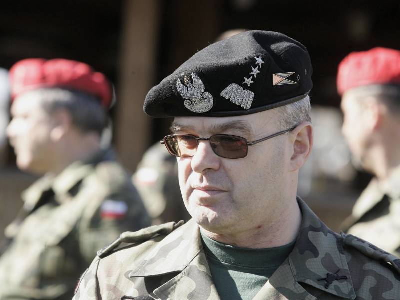 Польский генерал пригрозил России ядерным кулаком США