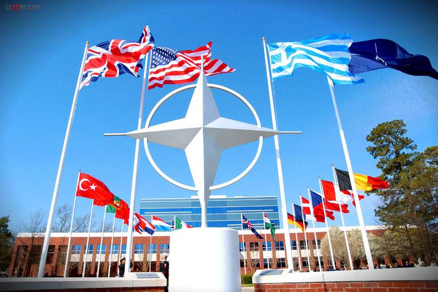В Германии сочли НАТО угрозой для человечества и предложили его распустить