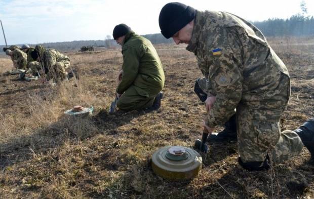 Украинские саперы подорвались при проникновении в «серую зону» Донбасса