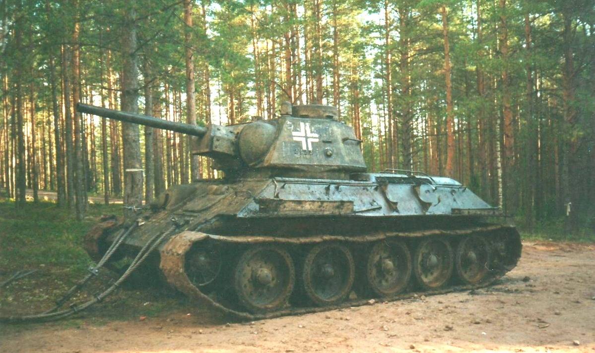 Советские танки на службе Вермахта: зачем на Т-34 рисовали свастику