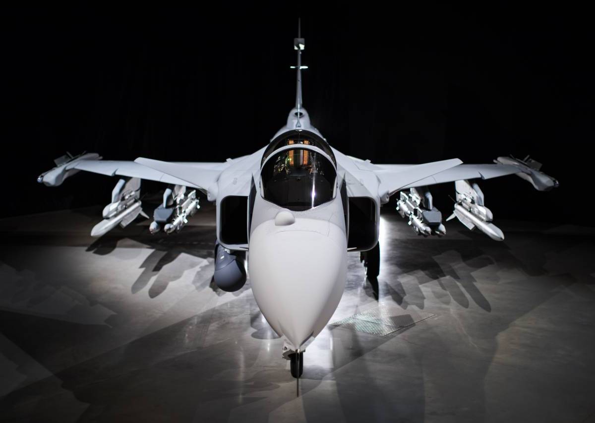 Невзлетевший конкурент Су: самолеты РФ оказались не зубам западному Gripen