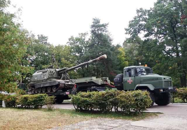 Украинские САУ 2С19 "Мста С" украсили "ведерком" от танка БМ "Оплот"