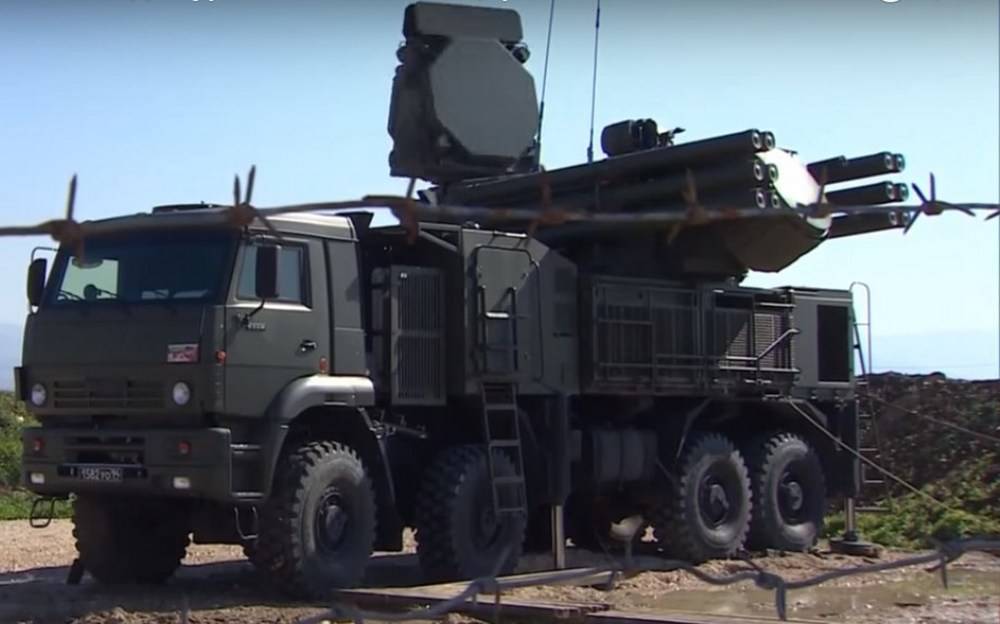 Sam military. Pantsir-s2 short-range Air Defense System. Д-30 на базе КАМАЗА Сирия. Панцирь Хмеймим. Хмеймим КАМАЗ выстрел.