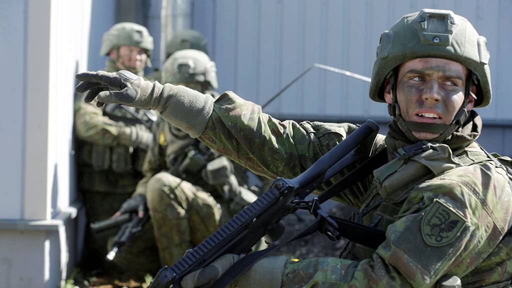 «Супер-штаб» НАТО у границ: Запад хочет взять Россию «на слабо»