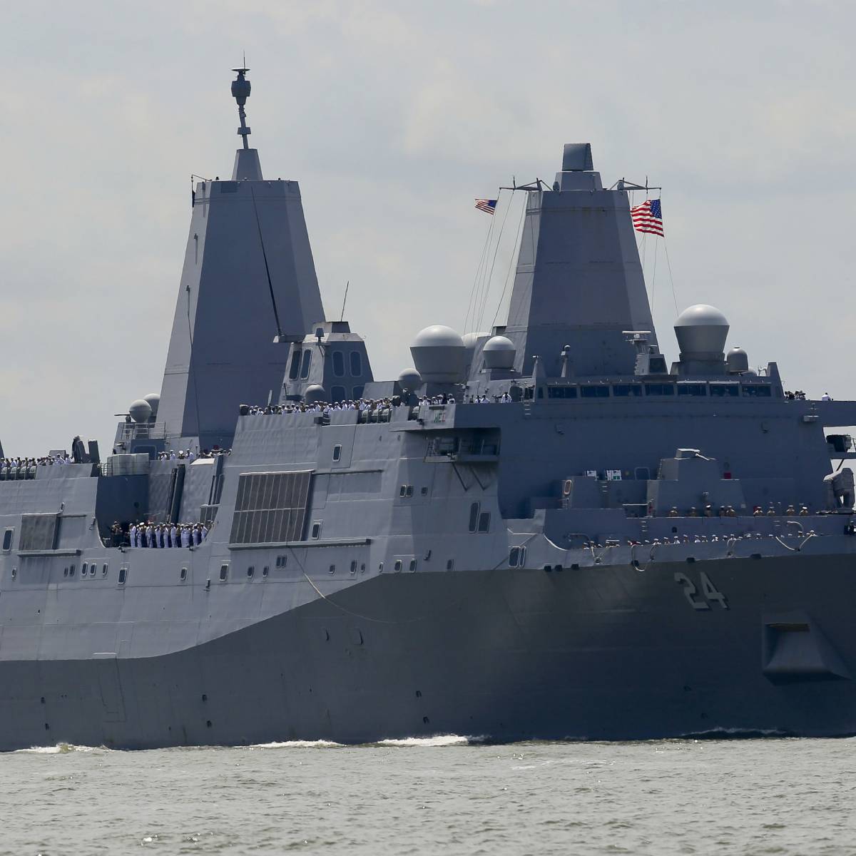 Зачем США посылает корабль Arlington и размещает Patriot на Ближнем Востоке